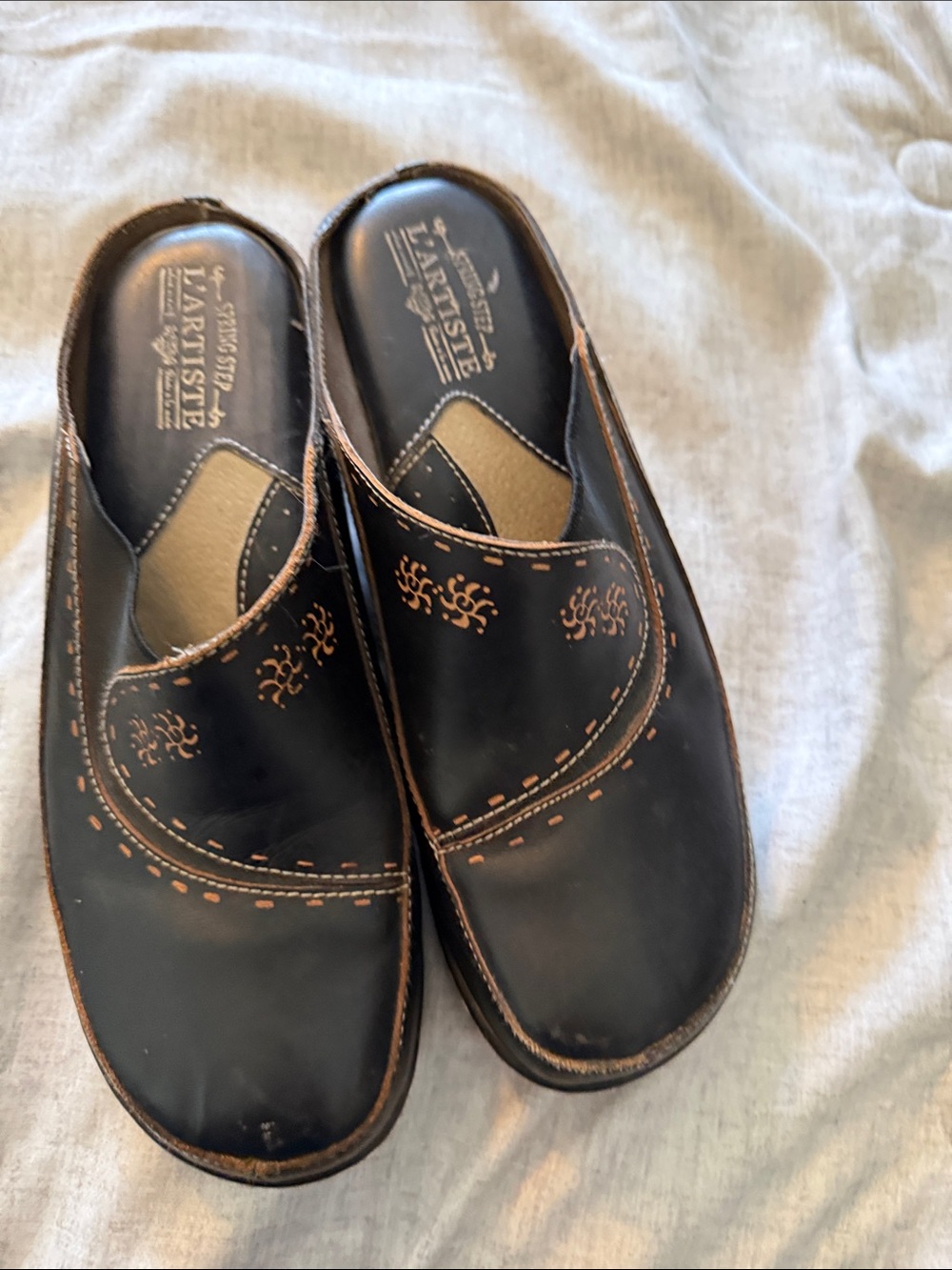 L'ATISTE Women’s Dark Brown Leather Slip-On Loafers